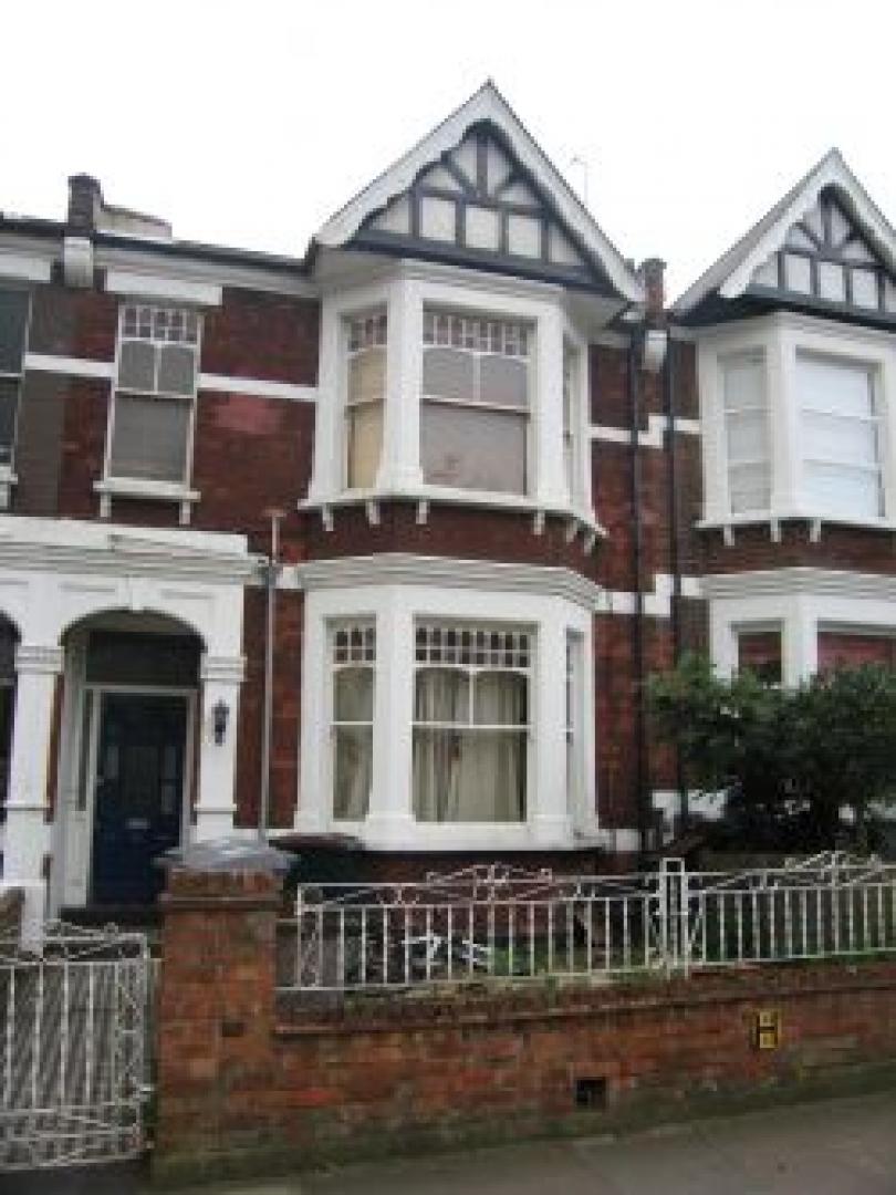 			2 Bedroom, 1 bath, 1 reception Flat			 Millman Road, QUEENS PARK
